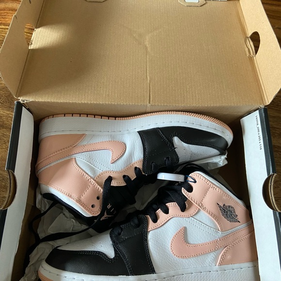 🦖SOLD!🦖Nike Jordan 1 Mid “Crimson Tint” 5.5y Artic Orange sneakers Unisex - Picture 13 of 16